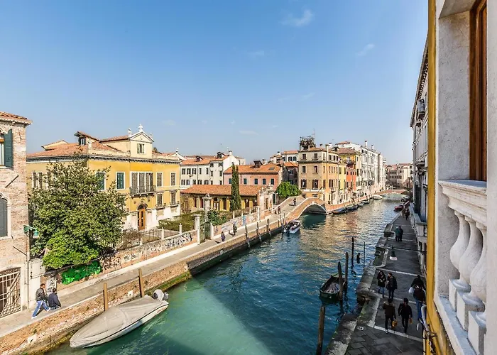 Ca\' Degli Armeni Canal View